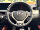 インテリアに合わせたデザインのステアリングは、運転される方のことも考え、運転しやすい形状、大きさです。是非一度、実際に触ってお確かめください。