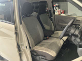 運転席まわりです。運転席からの視界が左右に広く隅々まではっきりと見渡せます!クルマの前端も把握しやすく安心して運転できます!