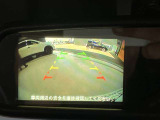 バックカメラ付きで、車両周辺の安全確認も一目できます!小さなお子様や障害物も確認できるので、運転のしやすさだけでなく事故防止にも役立ち安心して駐車出来ます♪