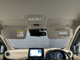 バニティーミラーも付いてます☆お出かけの際にエチケットチェックに嬉しい装備です☆