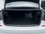 また、BMW正規認定中古車は、エマージェンシーサービスが自動付帯。24時間365日、皆様のカーライフをサポート致します。確かな安心のうえで、「駆けぬける歓び」をご堪能ください。