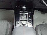 AT車のシフトまわりや操作部も確認できます。