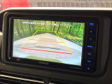 【バックカメラ】駐車時に後方がリアルタイム映像で確認できます。大型商業施設や立体駐車場での駐車時や、夜間のバック時に大活躍!運転スキルに関わらず、今や必須となった装備のひとつです!