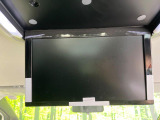 【フリップダウンモニター】大画面モニターで後席でもエンタメをお楽しみいただけます。小さなお子様にも大人気の装備です♪