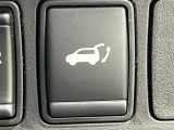 【パワーバックドア】スマートキーや運転席のボタンを押すだけでリアゲートが自動で開閉します!荷物を持っている時や、高い位置にあるバックドアを閉める際に便利な機能です♪