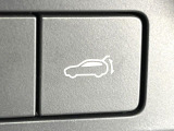【パワーバックドア】スマートキーや運転席のボタンを押すだけでリアゲートが自動で開閉します!荷物を持っている時や、高い位置にあるバックドアを閉める際に便利な機能です♪