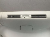 後部座席にサーキュレーターを搭載しています。エアコンの風もしっかり循環。後席も快適です!