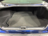 ラゲッジルームは、大容量のスペースを確保。普段のお買い物からレジャーまで、幅広く活躍してくれます!また、リアシートを倒すことでバリエーション豊かにお使いいただけます。