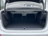 また、BMW正規認定中古車は、エマージェンシーサービスが自動付帯。24時間365日、皆様のカーライフをサポート致します。確かな安心のうえで、「駆けぬける歓び」をご堪能ください。