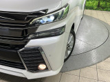 【LEDヘッドライト】悪天候や夜間走行時も良好な視界を確保し安心して運転できる高輝度LEDヘッドライトを装備!点灯速度が早く、消費電力も抑えられています。