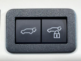 【パワーバックドア】スマートキーや運転席のボタンを押すだけでリアゲートが自動で開閉します!荷物を持っている時や、高い位置にあるバックドアを閉める際に便利な機能です♪
