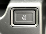 【パワースライドドア】スマートキーや運転席のスイッチでスライドドアの開閉が可能♪電動だから力を入れてドアを開ける必要が無く、小さいお子様でも、重い荷物を持っている時もラクに開け閉めできます♪
