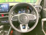 インテリアに合わせたデザインのステアリングは、運転される方のことも考え、運転しやすい形状、大きさです。是非一度、実際に触ってお確かめください。