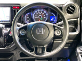【純正革巻きステアリング】上質な革を使用することで、手にしっかり馴染みとても運転しやすいハンドルです♪