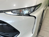 【LEDヘッドライト】悪天候や夜間走行時も良好な視界を確保し安心して運転できる高輝度LEDヘッドライトを装備!点灯速度が早く、消費電力も抑えられています。