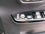 ドアミラーの鏡面の調節、格納は運転席からすべて操作できます!