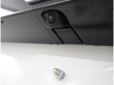 バックカメラが付いているので後方確認が非常にしやすいです。今や運転初心者も熟練者も必須装備!ついていて損はないですね♪