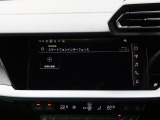 スマートフォンとAudiをUSBケーブルを介して接続。AppleのCarPlayやAndroid Autoのアプリを通じて、スマートフォンのコンテンツをMMIディスプレイに表示します。