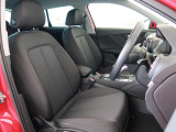 Audi車はどの車種も全てレザーハンドルです。そこにはAudiのこだわりがあり質感の高いレザーでしっかりと手に馴染み、高級感を演出します。