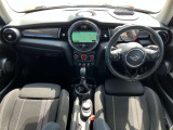 スポーティーな室内もMINIの魅力です!室内も年式を感じさせません!