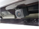 バックカメラが付いているので後方確認が非常にしやすいです。今や運転初心者も熟練者も必須装備!ついていて損はないですね♪