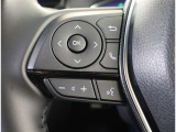 ステアリングスイッチ付き。前方から目を離すことなく操作することが可能です。