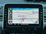 日産純正10インチメモリーナビ(MM321D-L)装備、NissanConnectサービス対応、オペレーター通話や音声対話検索、スマホアプリと連動などに対応した高機能ナビ。