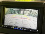 【バックカメラ】駐車時に後方がリアルタイム映像で確認できます。大型商業施設や立体駐車場での駐車時や、夜間のバック時に大活躍!運転スキルに関わらず、今や必須となった装備のひとつです!