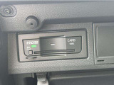 ETCユニットはグローブボックスの中に装着されています。こちらの車両はDSRC(ETC 2.0)に対応していますので、渋滞情報などリアルタイムでナビに反映されます。