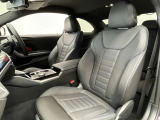 長時間の運転でも疲れにくく、オーナー様の事だけを考えて作成したBMWならではのとっておきのシートです。