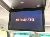 【フリップダウンモニター】大画面モニターで後席でもエンタメをお楽しみいただけます。小さなお子様にも大人気の装備です♪