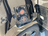 車を降りてさっと充電できるよう、車両右側に充電ポート設計。
