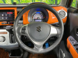 【純正革巻きステアリング】上質な革を使用することで、手にしっかり馴染みとても運転しやすいハンドルです♪