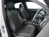 Audi車はどの車種も全てレザーハンドルです。そこにはAudiのこだわりがあり質感の高いレザーでしっかりと手に馴染み、高級感を演出します。