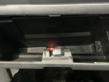車検証入れになどにも使える便利な収納BOXあります。