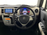 インテリアに合わせたデザインのステアリングは、運転される方のことも考え、運転しやすい形状、大きさです。是非一度、実際に触ってお確かめください。