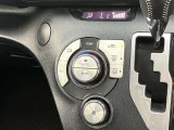 オートエアコンは温度を設定するだけで、自動で風量などを設定してくれます。運転しながら操作も必要ないので、安全性も向上します。