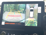 【パノラミックビューモニター】専用のカメラにより、上から見下ろしたような視点で360度クルマの周囲を確認することができます☆死角部分も確認しやすく、狭い場所での切り返しや駐車もスムーズに行えます。