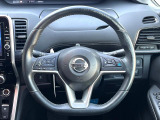 【純正革巻きステアリング】上質な革を使用することで、手にしっかり馴染みとても運転しやすいハンドルです♪