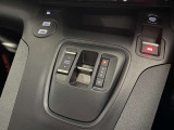 シフトレバーも操作性良く出来ています。運転しながらドライブモードを切り替え可能です。