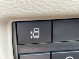 運転席からでも操作できるオートスライドドアで、小さいお子様やご年配のかたも乗り降りラクラクです。