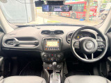 Jeepらしい遊び心のあるデザインと、機能性を兼ね備えたインテリア。