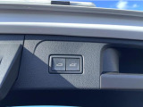 電動バックドアを装備。両手がふさがっていても、バンパー下に足を入れるだけでオープンできます