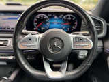 スポーツステアリングを装備。運転席まわりをスポーティに演出します。