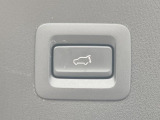 【パワーバックドア】スマートキーや運転席のボタンを押すだけでリアゲートが自動で開閉します!荷物を持っている時や、高い位置にあるバックドアを閉める際に便利な機能です♪