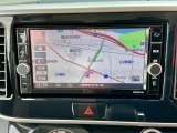 純正メモリーナビ(MM319D-W)を装備。見やすい画面で目的地までしっかり案内してくれるので、初めての場所へのドライブも安心です