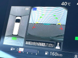 【アラウンドビューモニター】専用のカメラにより、上から見下ろしたような視点で360度クルマの周囲を確認することができます☆死角部分も確認しやすく、狭い場所での切り返しや駐車もスムーズに行えます。