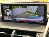 【パノラミックビューモニター】専用のカメラにより、上から見下ろしたような視点で360度クルマの周囲を確認することができます☆死角部分も確認しやすく、狭い場所での切り返しや駐車もスムーズに行えます。