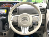 インテリアに合わせたデザインのステアリングは、運転される方のことも考え、運転しやすい形状、大きさです。是非一度、実際に触ってお確かめください。