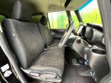 運転席まわりには十分なスペースがあり、大柄な方でもゆったり運転していただける環境です。